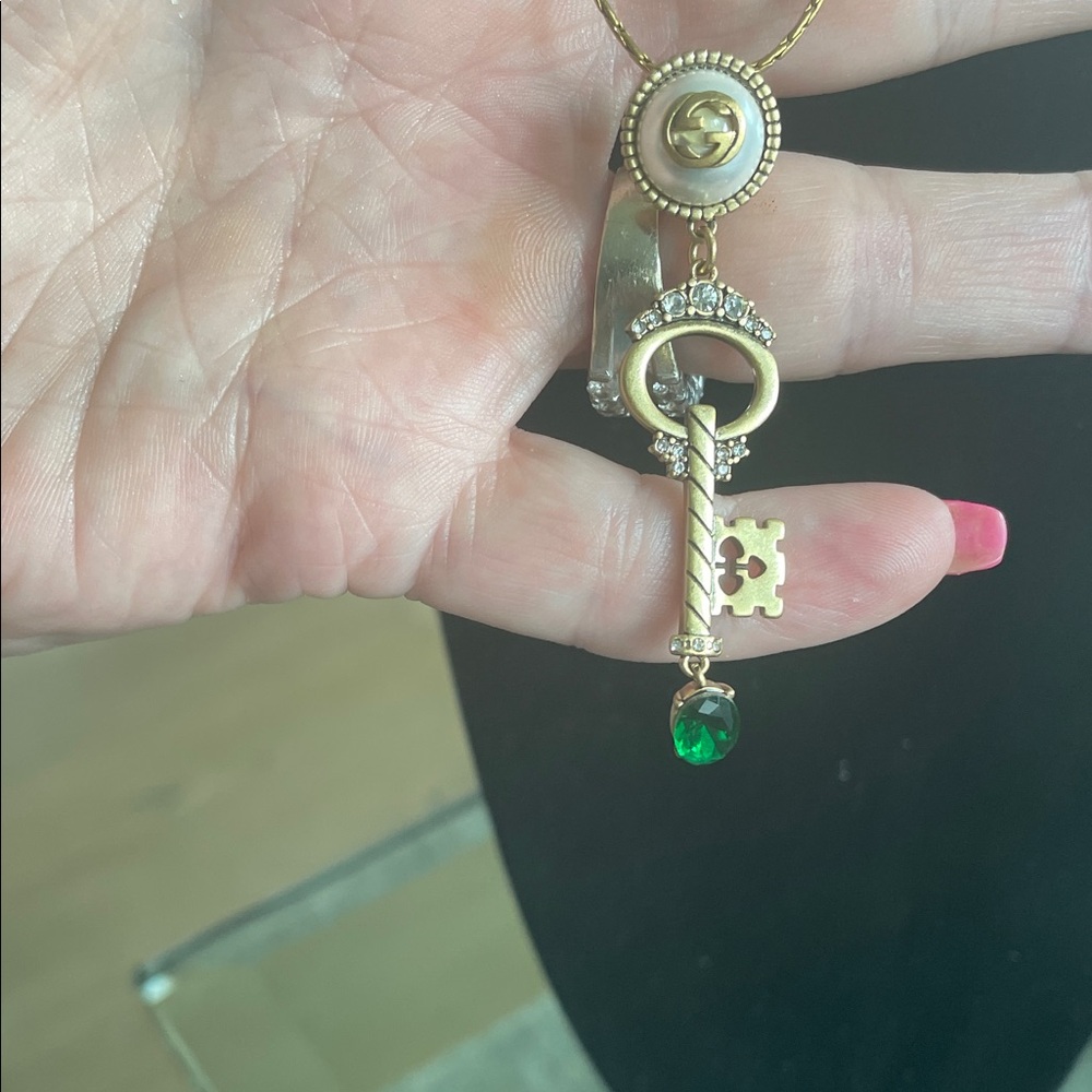 GUCCI authentic beautiful vintage pendent with gold plated necklace. - Picture 4 of 4